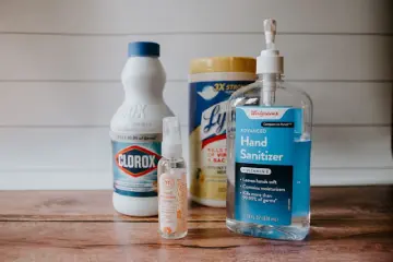 Vendedor de produtos de higiene oral num mercado africano
